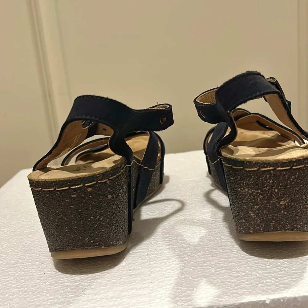 Like New! Poppy cork Wedge suede strap sandals cushion insoles size 37 dark blue